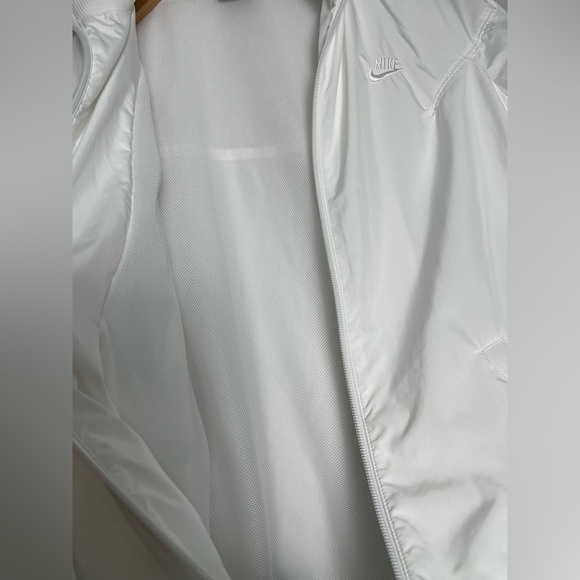 Nike | Crisp White Full Zip Track Jacket Running Outdoors Athleisure - Picture 6 of 6